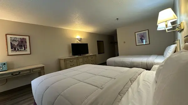 Standard Double Room with comfortable bedding at Presque Isle Hotel